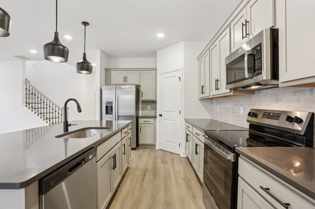 1084 Large Poppy Drive, La Vergne, TN 37086