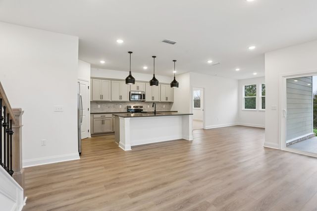 1084 Large Poppy Drive, La Vergne, TN 37086