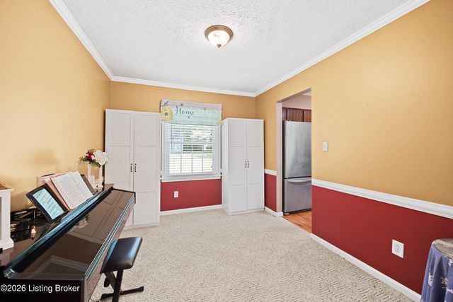 574 Pine Creek Rd, Shepherdsville, KY 40165