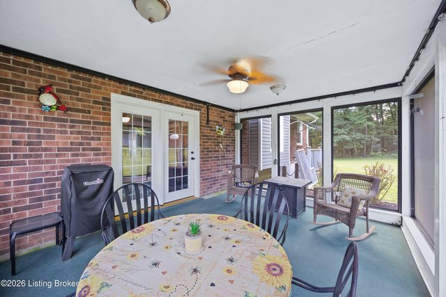 574 Pine Creek Rd, Shepherdsville, KY 40165