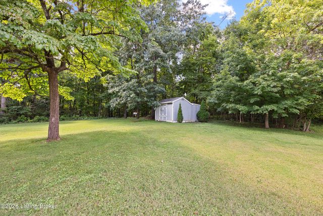 574 Pine Creek Rd, Shepherdsville, KY 40165