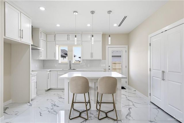 5812 N Playa Del Sol Street, Edinburg, TX 78542