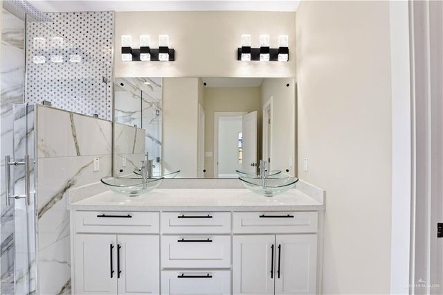 5812 N Playa Del Sol Street, Edinburg, TX 78542