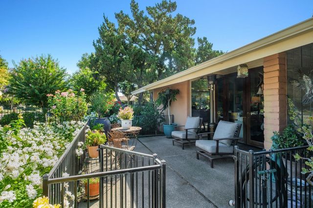 5283 N Pleasant Avenue, Fresno, CA 93711
