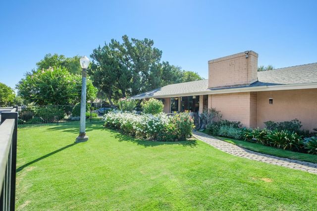 5283 N Pleasant Avenue, Fresno, CA 93711