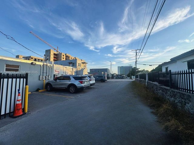 410 NW 27th Ave, Miami, FL 33125