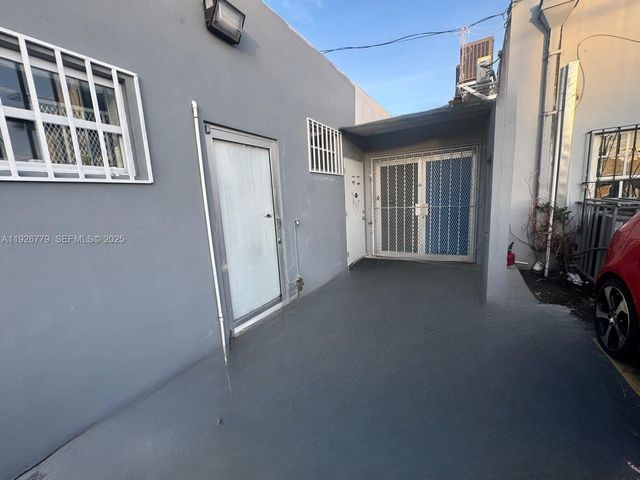 410 NW 27th Ave, Miami, FL 33125