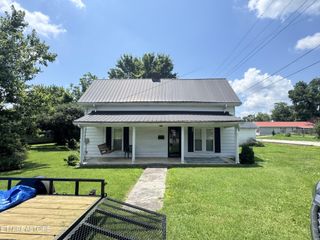 411 W 4th ST, Livingston, TN 38570