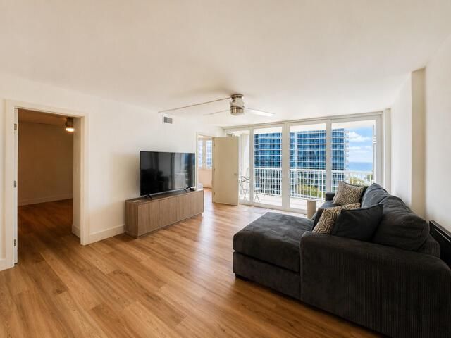 2200 NE 33rd Avenue 11g, Fort Lauderdale, FL 33308