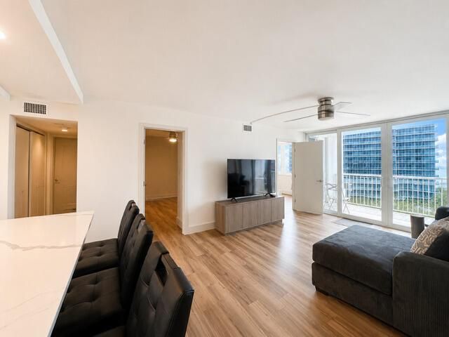 2200 NE 33rd Avenue 11g, Fort Lauderdale, FL 33308