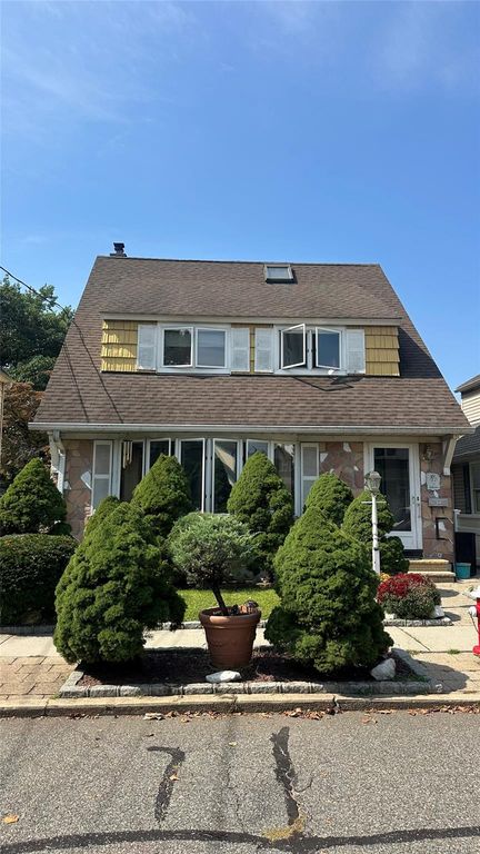 44 Capitol Avenue, Williston Park, NY 11596