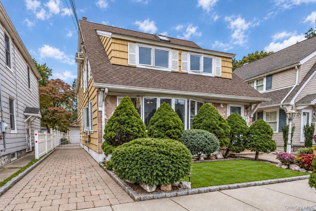 44 Capitol Avenue, Williston Park, NY 11596 — photo 2