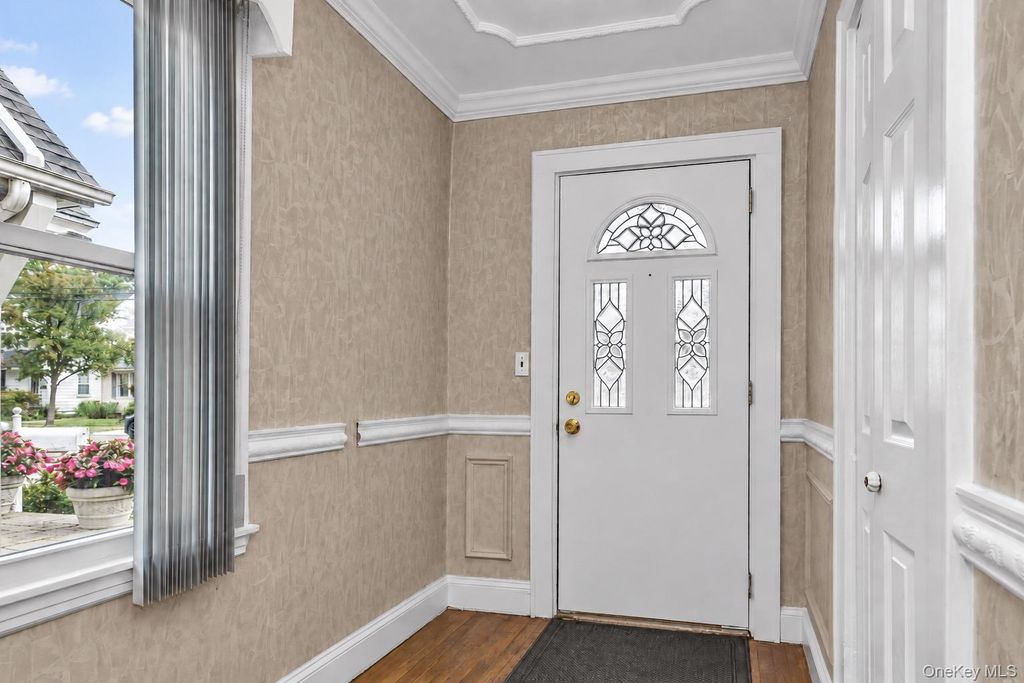 44 Capitol Avenue, Williston Park, NY 11596 — photo 3