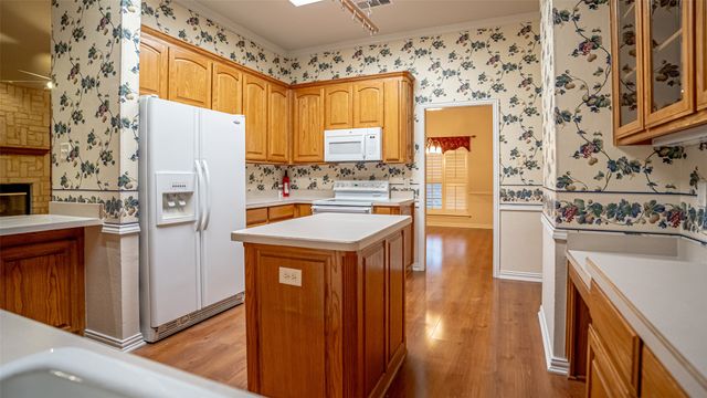 316 Coach House Circle, Fort Worth, TX 76108