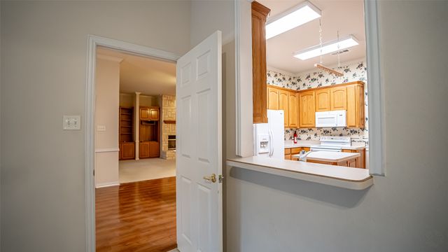 316 Coach House Circle, Fort Worth, TX 76108