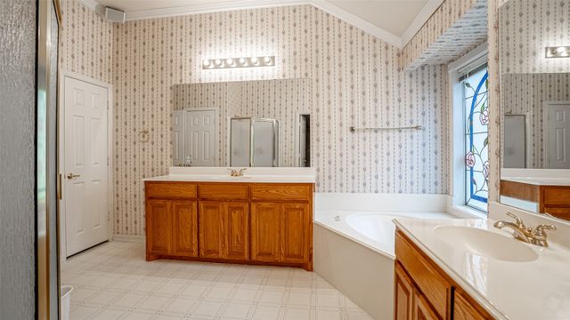 316 Coach House Circle, Fort Worth, TX 76108