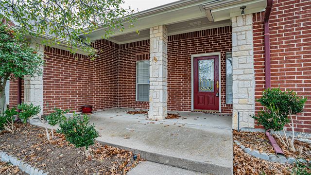 316 Coach House Circle, Fort Worth, TX 76108