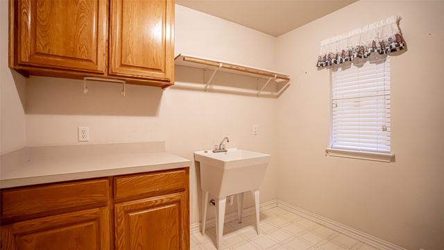 316 Coach House Circle, Fort Worth, TX 76108