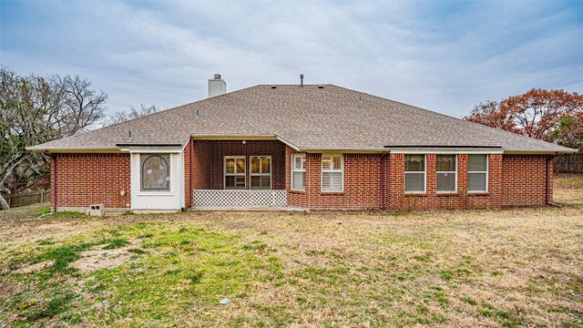 316 Coach House Circle, Fort Worth, TX 76108