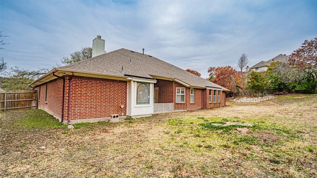 316 Coach House Circle, Fort Worth, TX 76108