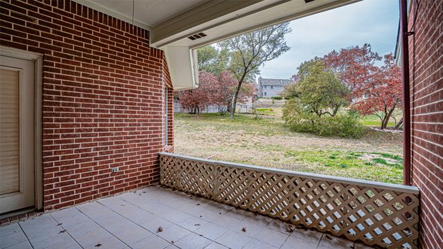 316 Coach House Circle, Fort Worth, TX 76108