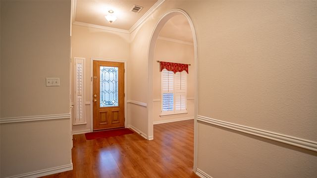 316 Coach House Circle, Fort Worth, TX 76108