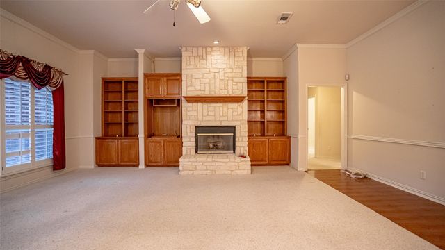 316 Coach House Circle, Fort Worth, TX 76108