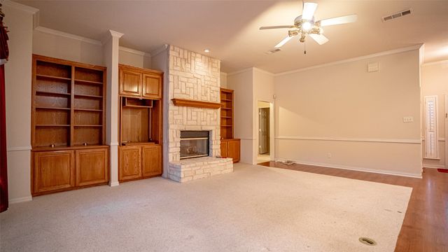 316 Coach House Circle, Fort Worth, TX 76108