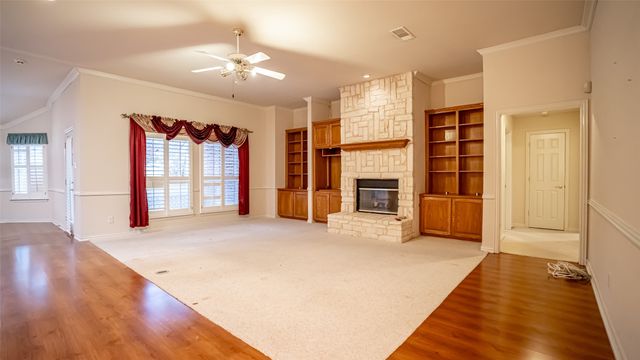 316 Coach House Circle, Fort Worth, TX 76108