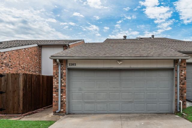 2203 Salem Drive, Carrollton, TX 75006