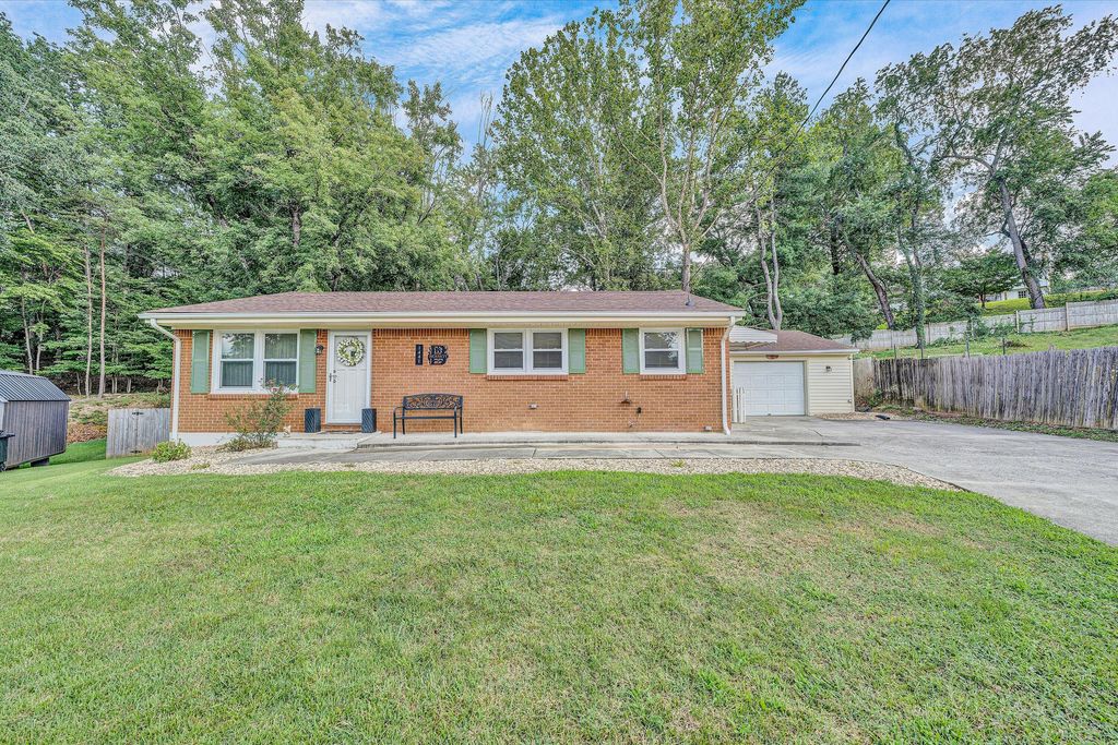 1441 Freeborn CIR, Roanoke, VA 24014