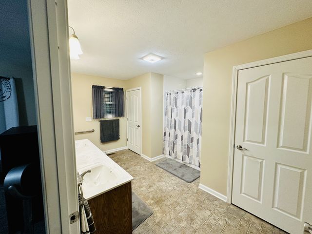 1038 Phillip Dr, Portland, TN 37148