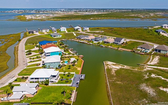 30 peets bend, Rockport, TX 78382