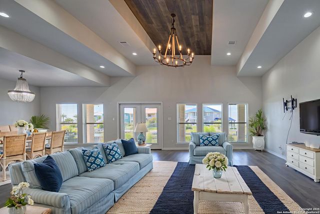 30 peets bend, Rockport, TX 78382