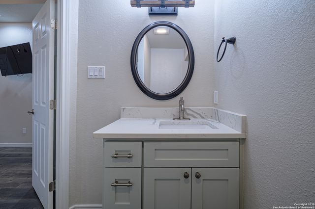 30 peets bend, Rockport, TX 78382