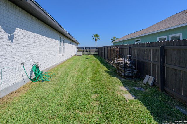 30 peets bend, Rockport, TX 78382