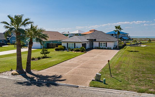 30 peets bend, Rockport, TX 78382