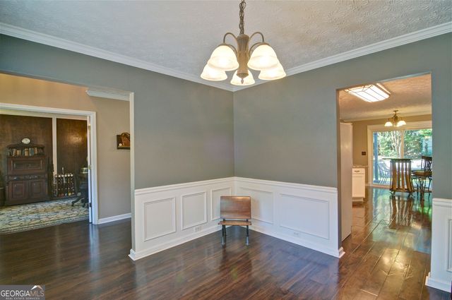 8004 Huntcliff Road, Woodstock, GA 30189