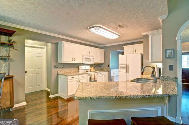 8004 Huntcliff Road, Woodstock, GA 30189