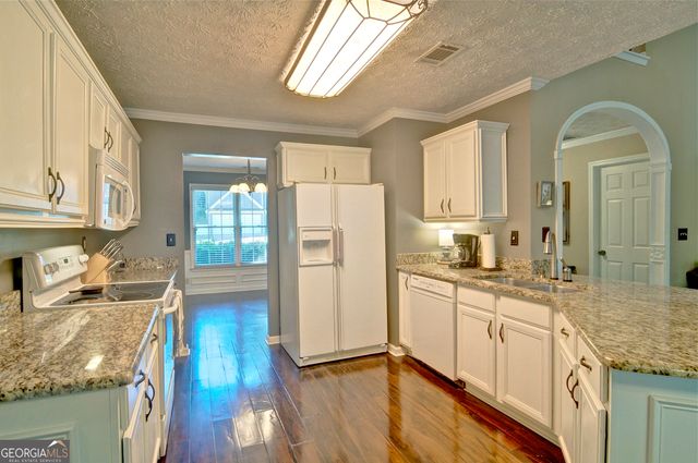 8004 Huntcliff Road, Woodstock, GA 30189