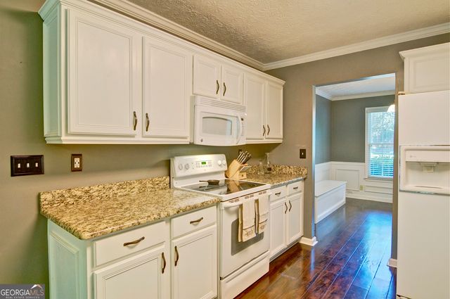 8004 Huntcliff Road, Woodstock, GA 30189