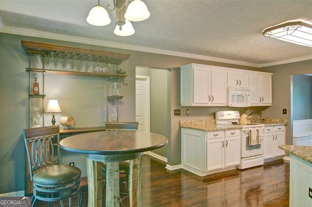 8004 Huntcliff Road, Woodstock, GA 30189