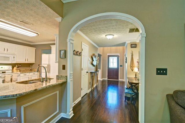 8004 Huntcliff Road, Woodstock, GA 30189