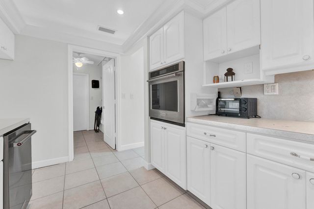 5921 NE 15th Avenue, Fort Lauderdale, FL 33334