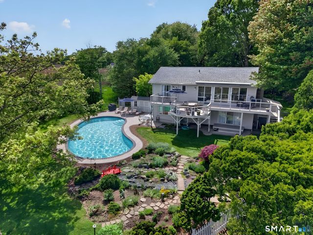 11 Cambridge Court East, Old Saybrook, CT 06475