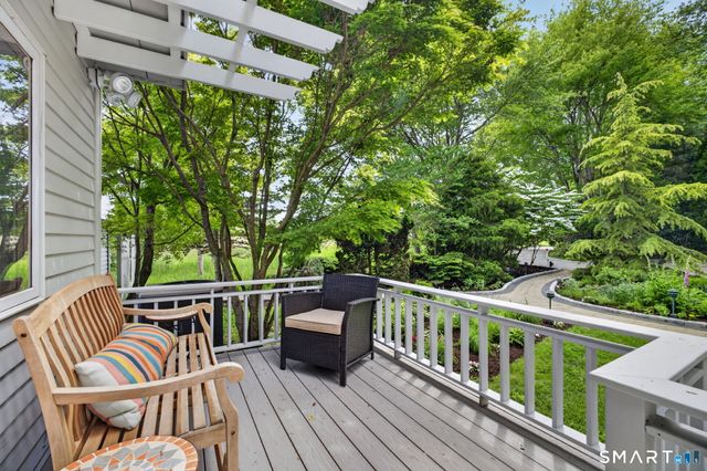 11 Cambridge Court East, Old Saybrook, CT 06475