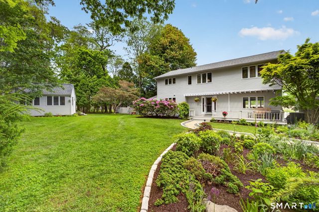 11 Cambridge Court East, Old Saybrook, CT 06475