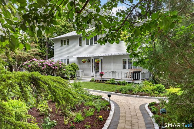 11 Cambridge Court East, Old Saybrook, CT 06475