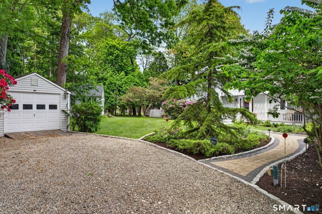 11 Cambridge Court East, Old Saybrook, CT 06475