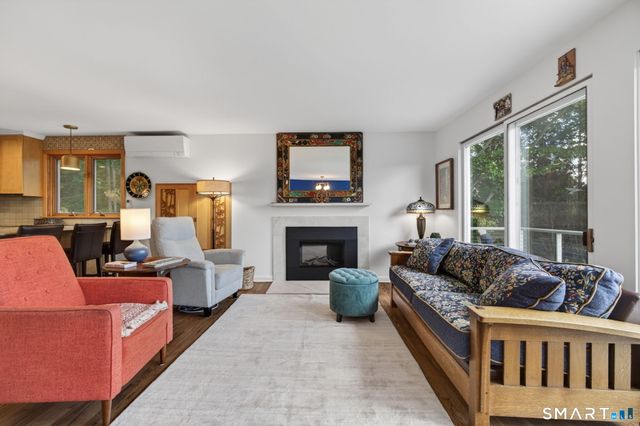 11 Cambridge Court East, Old Saybrook, CT 06475